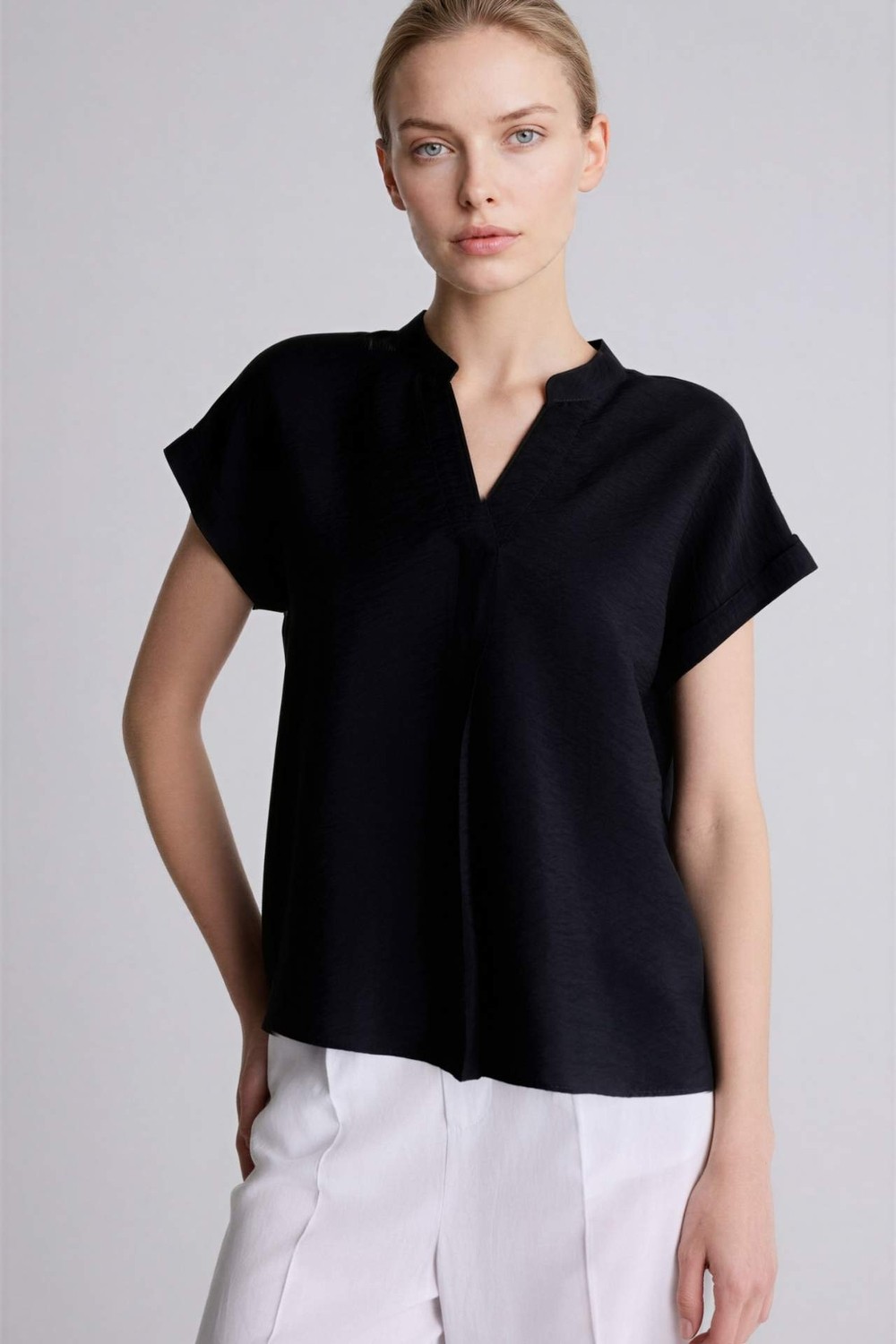 DeFacto Relax Fit Kaçık Yaka Kısa Kollu Bluz G2963AX26SP görsel 4