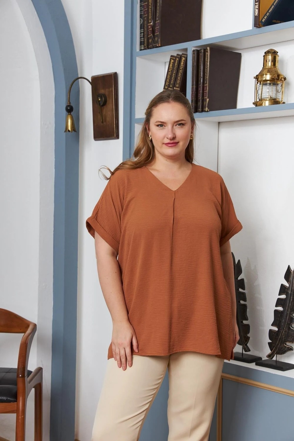 Rmg Yaka ve Kol Detaylı Yırtmaçlı Büyük Beden Bluz Camel