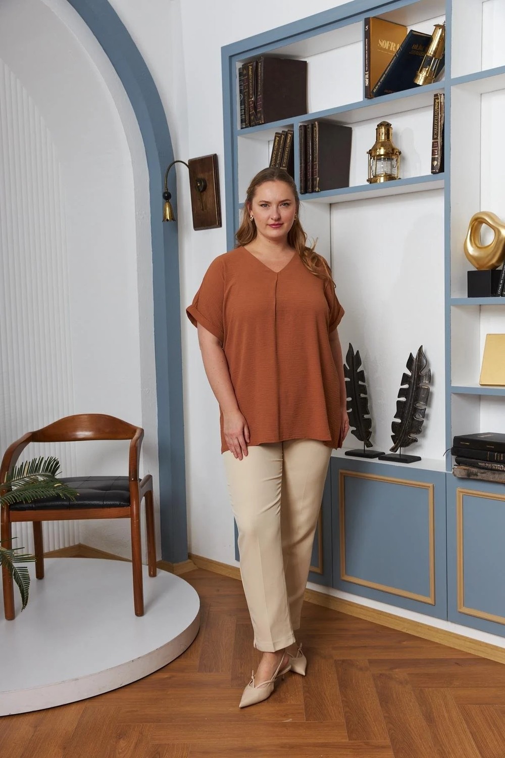 Rmg Yaka ve Kol Detaylı Yırtmaçlı Büyük Beden Bluz Camel görsel 3