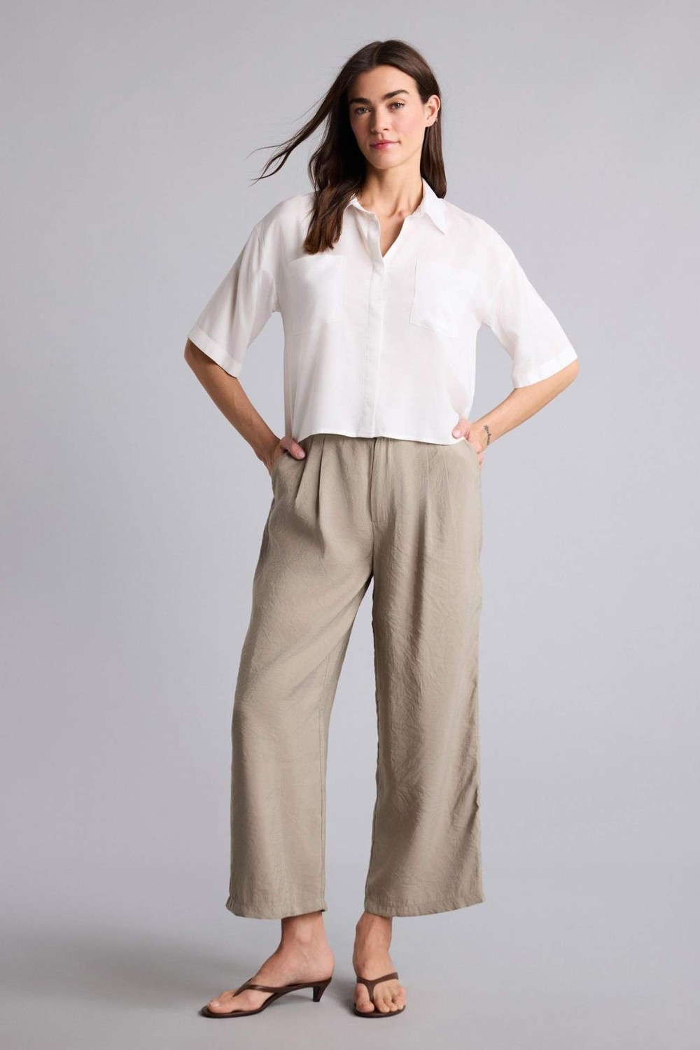 DeFacto Wide Leg Fermuarlı Normal Bel Düz Paça Akışkan Kumaş Pantolon H1929AX26SM