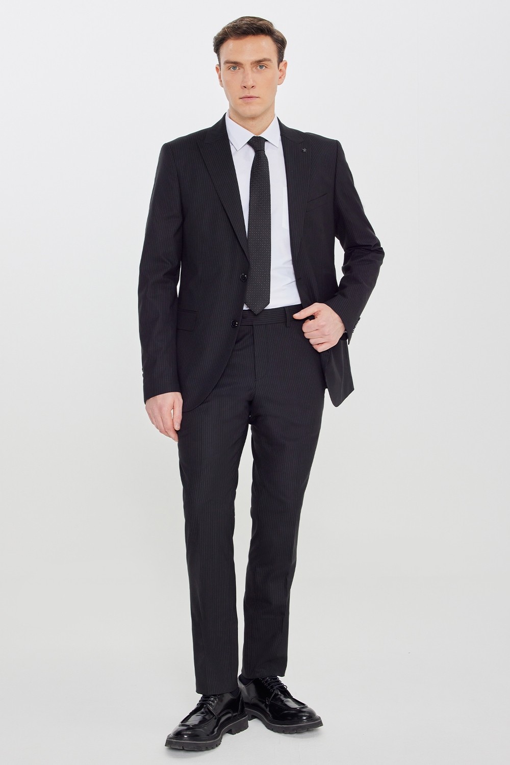 Altınyıldız Classics Erkek Siyah Slim Fit Kırlangıç Yaka Çizgili Esnek Takım Elbise