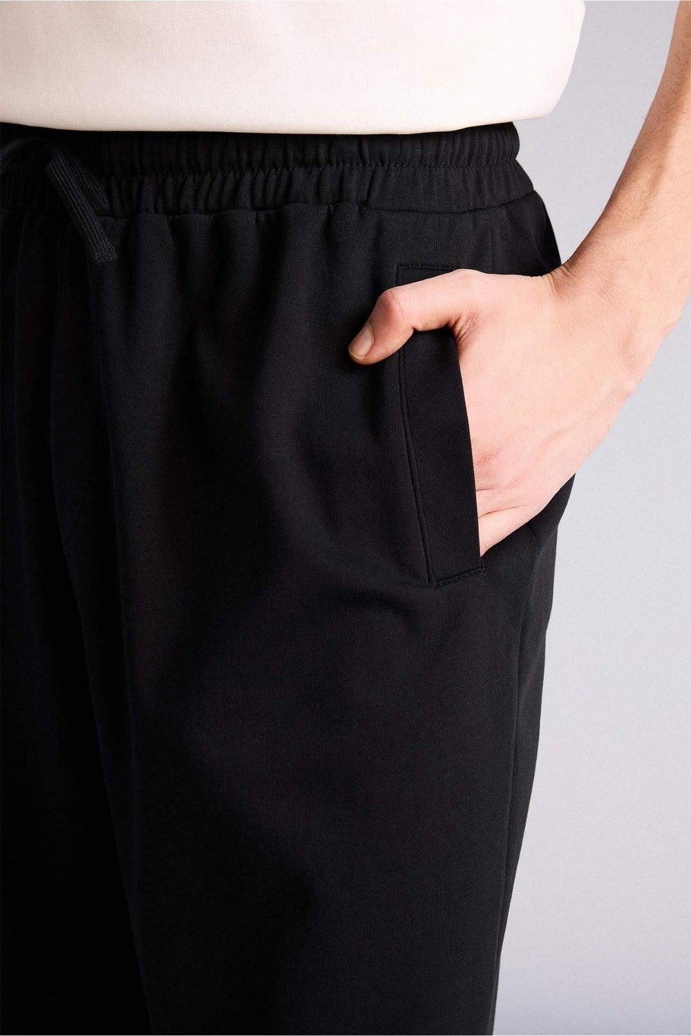 DeFacto Baggy Fit Elastik Bağlamalı Bel Uzun Şort G4183AX26SM görsel 7