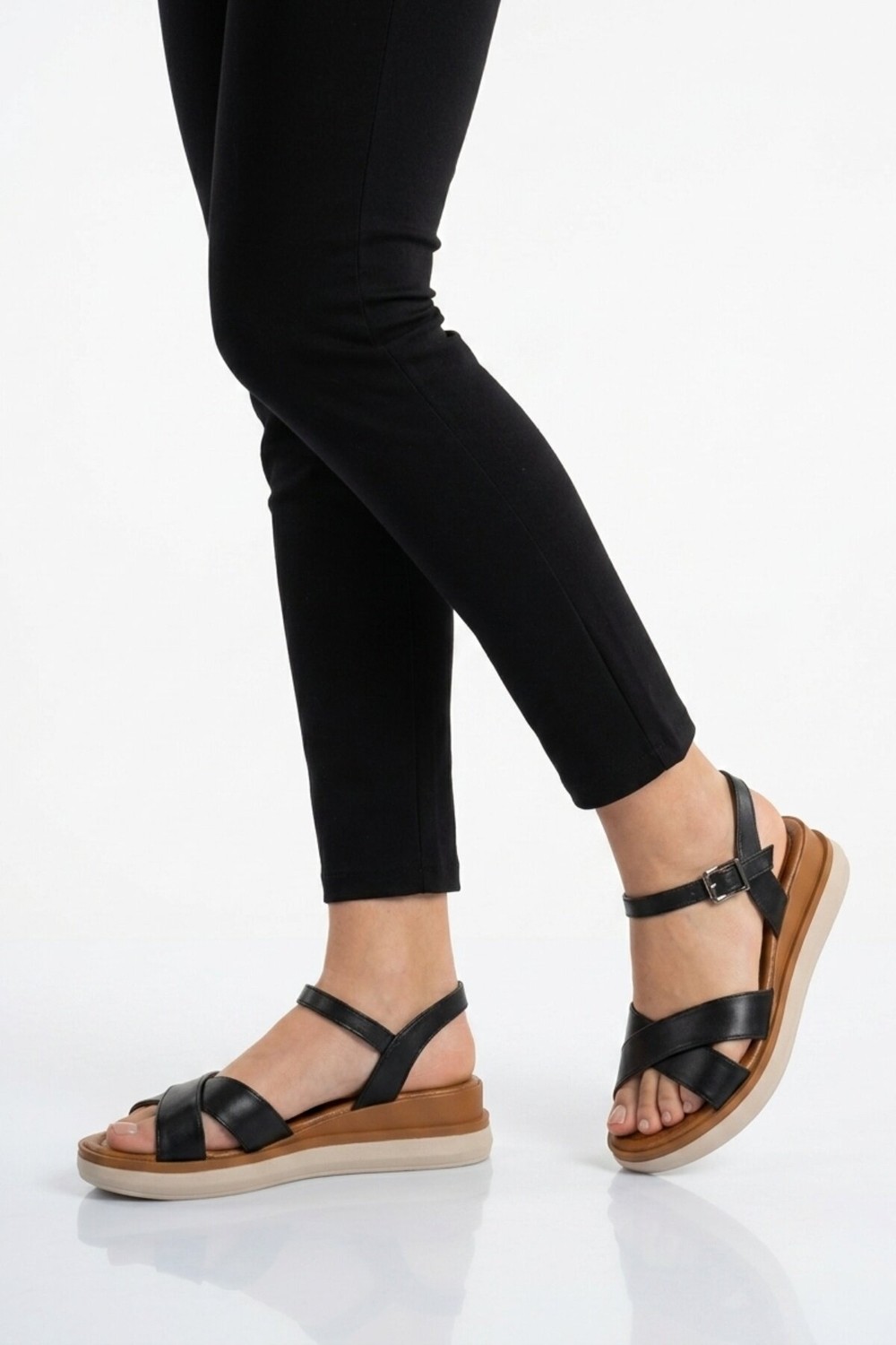 Ayakmod Bej Hafif Yumuşak Tabanlı Kadın Sandalet 335332 Z