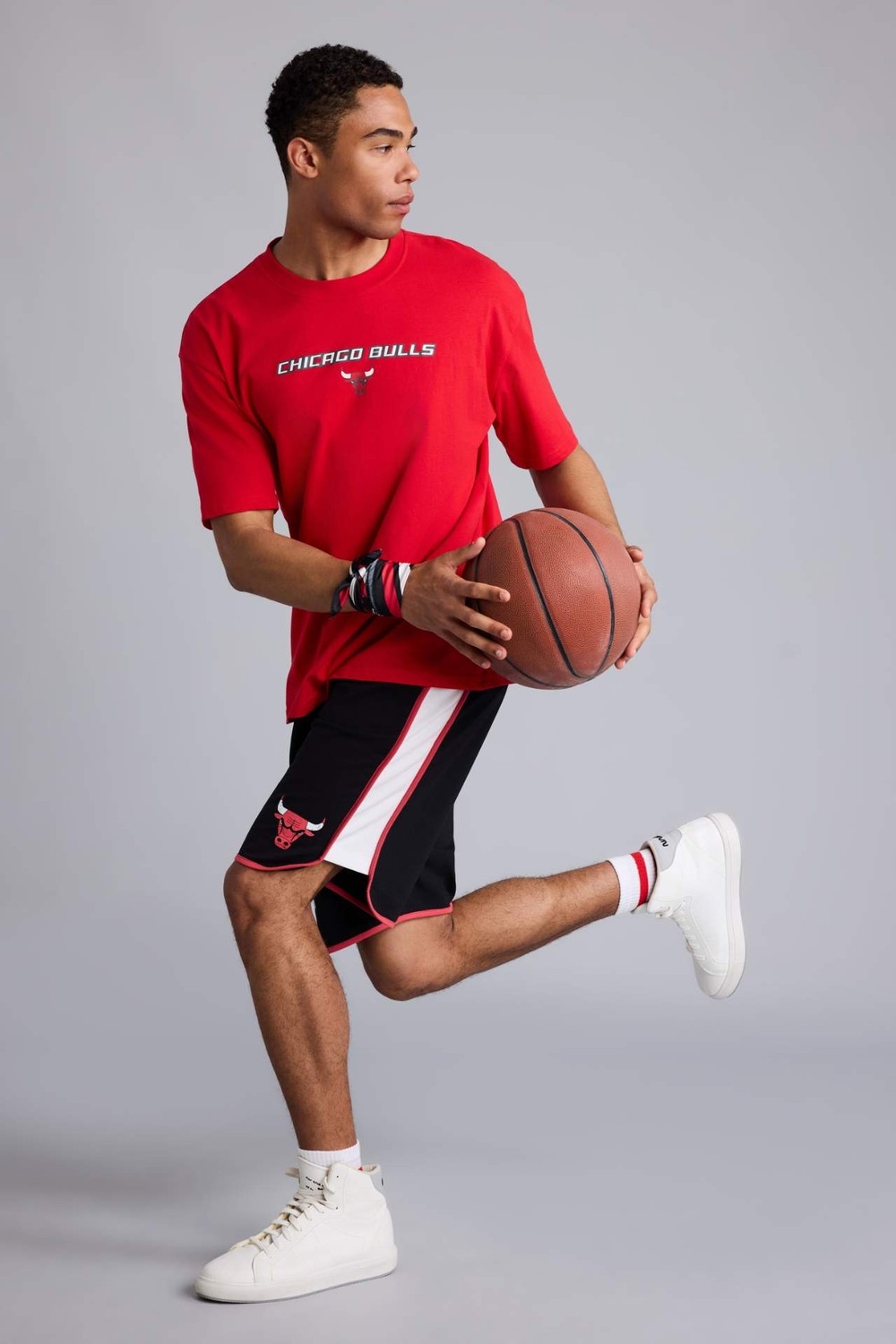 DeFacto NBA Chicago Bulls Standart Fit Kısa Paça Şort A3822AX26SP