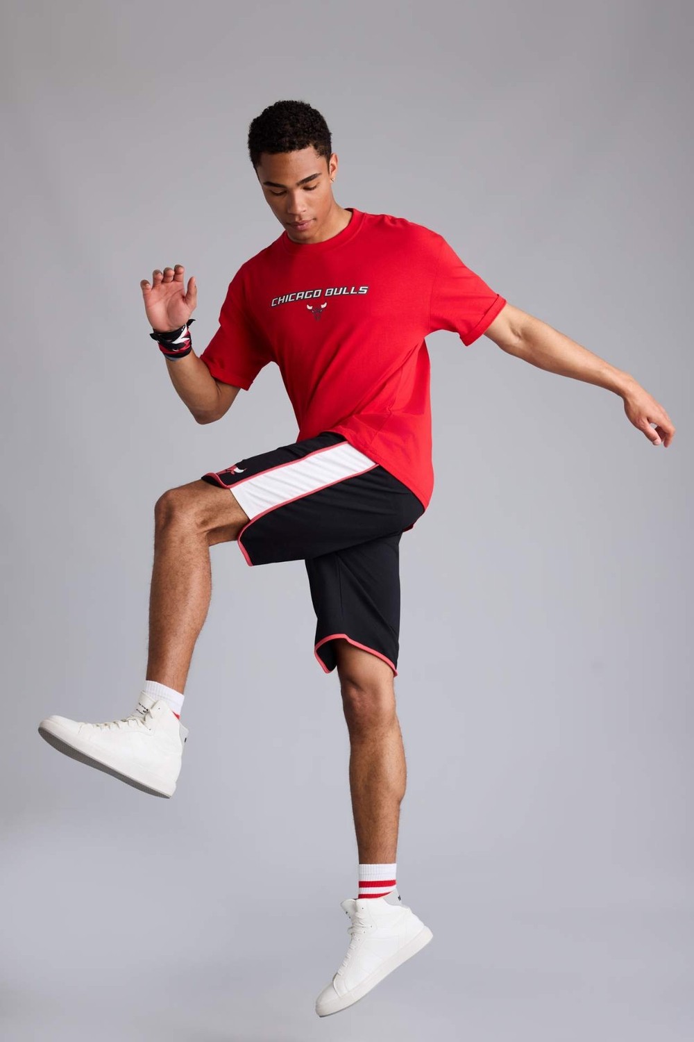 DeFacto NBA Chicago Bulls Standart Fit Kısa Paça Şort A3822AX26SP görsel 2