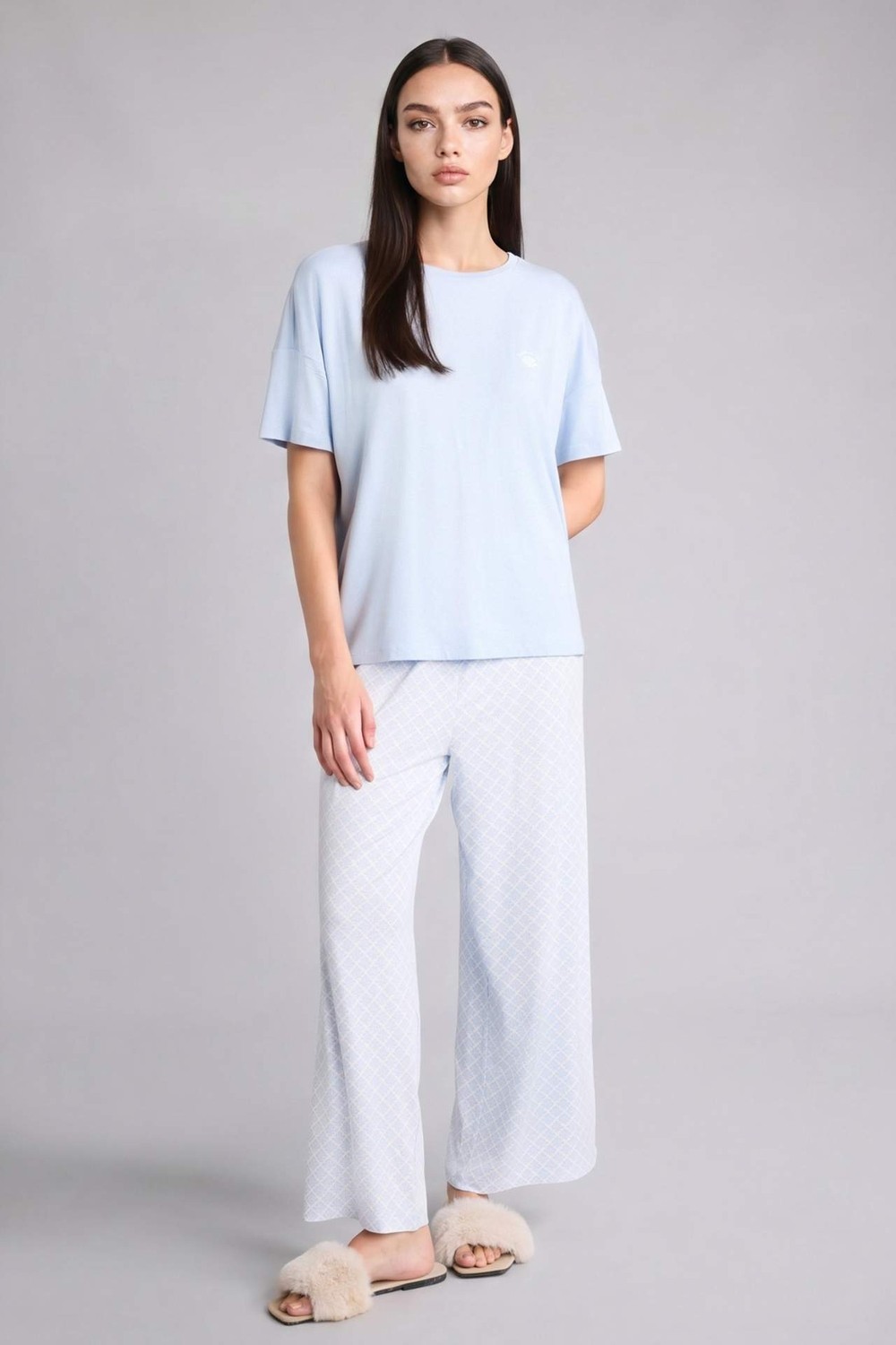 DeFacto Regular Fit Kısa Kollu Üst Geniş Paça Alt Pijama Takımı H5184AX26SM görsel 2