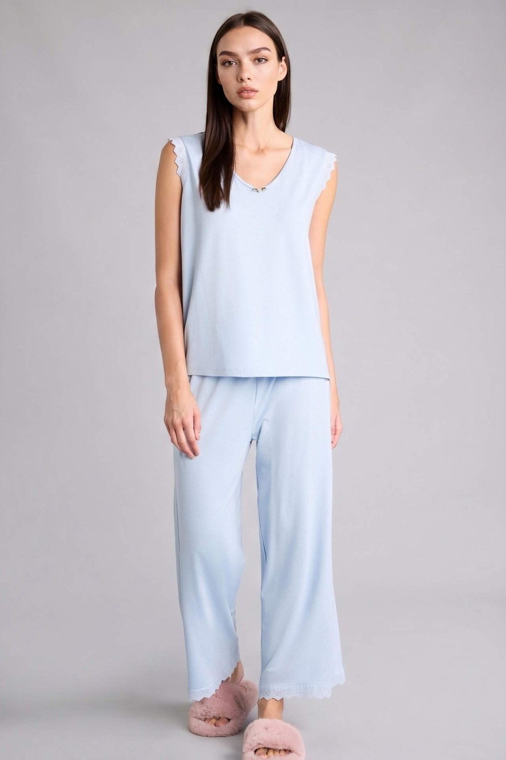DeFacto Regular Fit Kolsuz Üst Uzun Alt Pijama Takımı F6988AX26SM