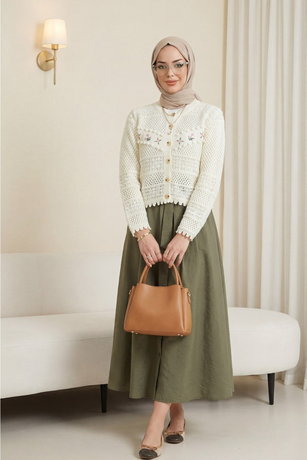 Moda Morfo Önü Çiçek Nakışlı Ponponlu Düğmeli Triko Hırka -Sarı görsel 3