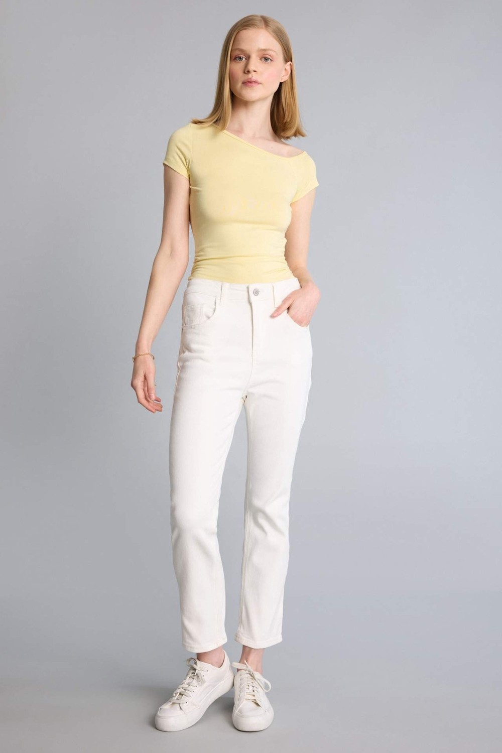 DeFacto Crop Flare Fit Yüksek Bel Paça Ucu Kesik Bilek Boy Jean Pantolon H5368AX26SM görsel 3