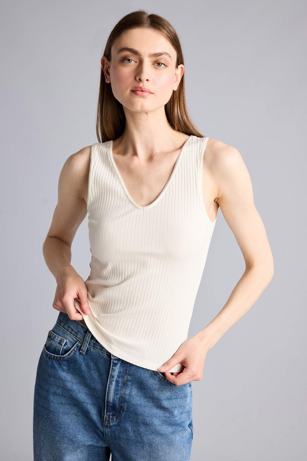 DeFacto Slim Fit V Yaka Fitilli Kaşkorse Atlet H6056AX26SM