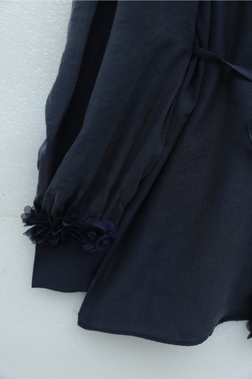 Moda Morfo V Yaka Kolu Çiçekli Düğmeli Bağcıklı Modal Gömlek -Açık Vizon görsel 7