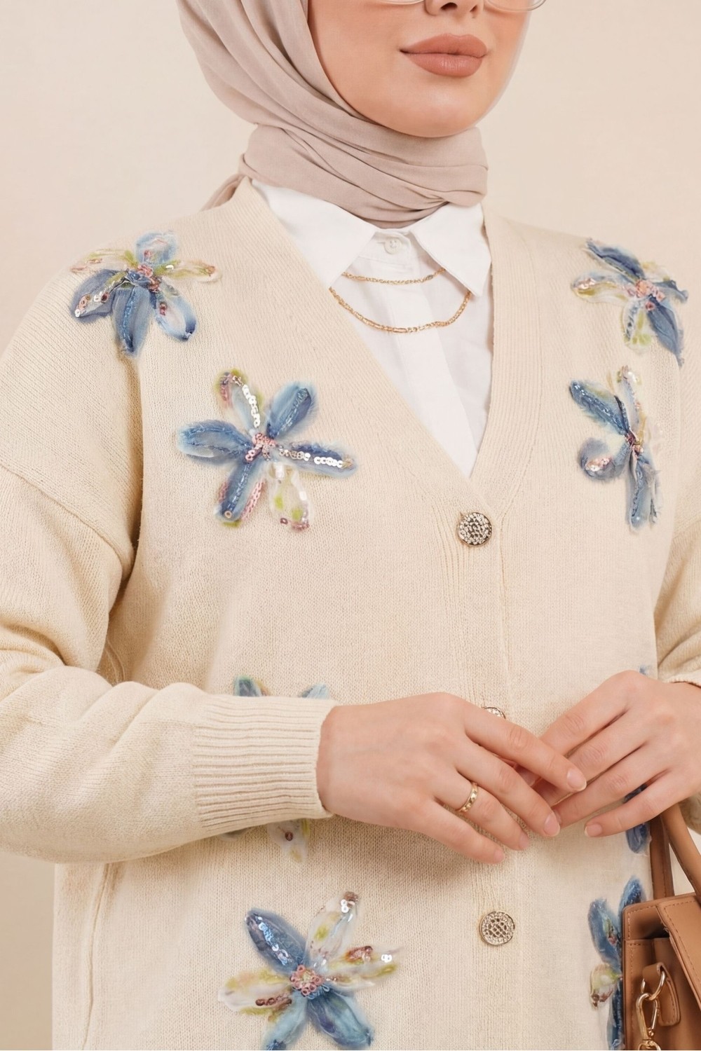Moda Morfo V Yaka Organze Tül Çiçek Nakışlı Triko Hırka -Bej görsel 2