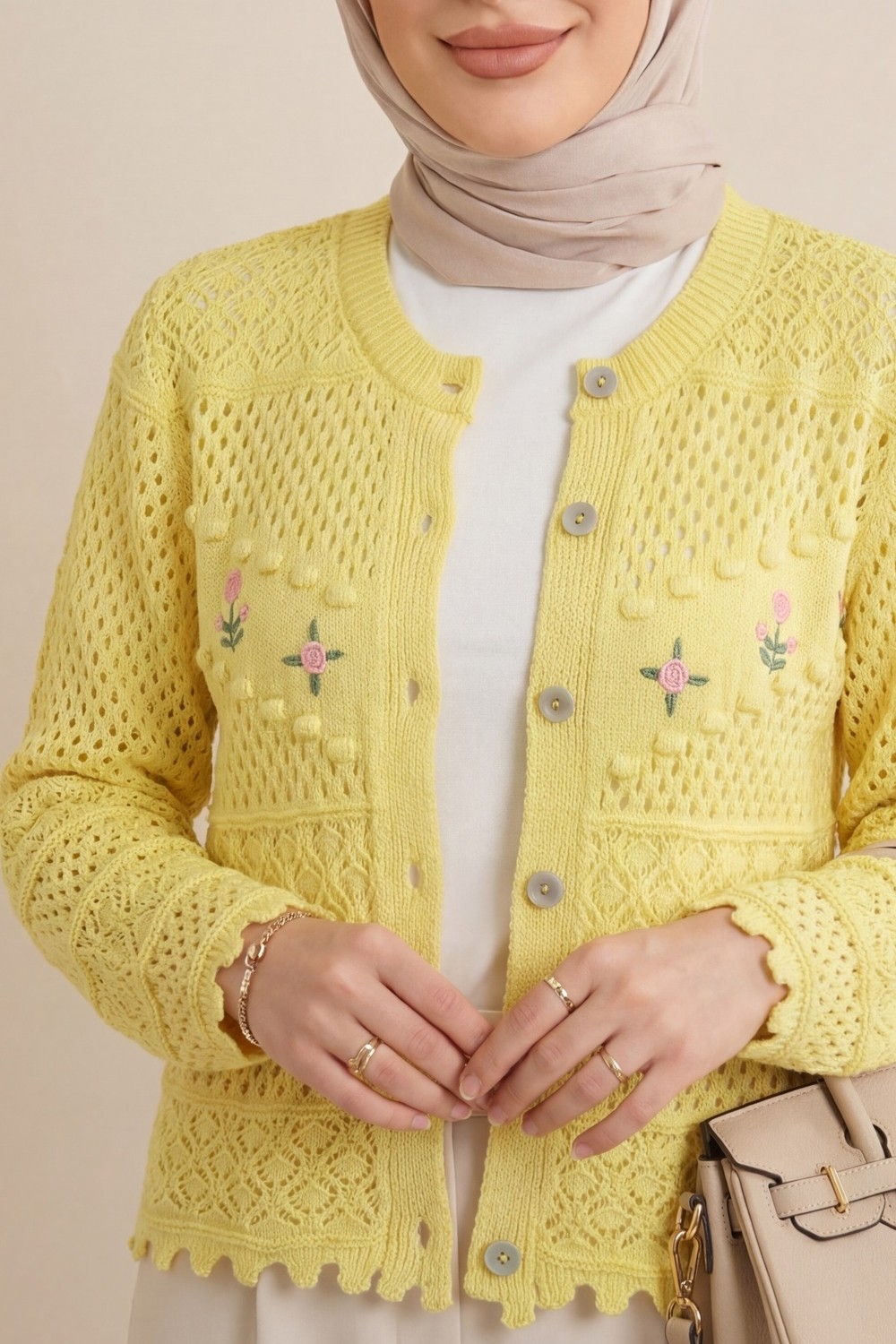 Moda Morfo Önü Çiçek Nakışlı Ponponlu Düğmeli Triko Hırka -Sarı