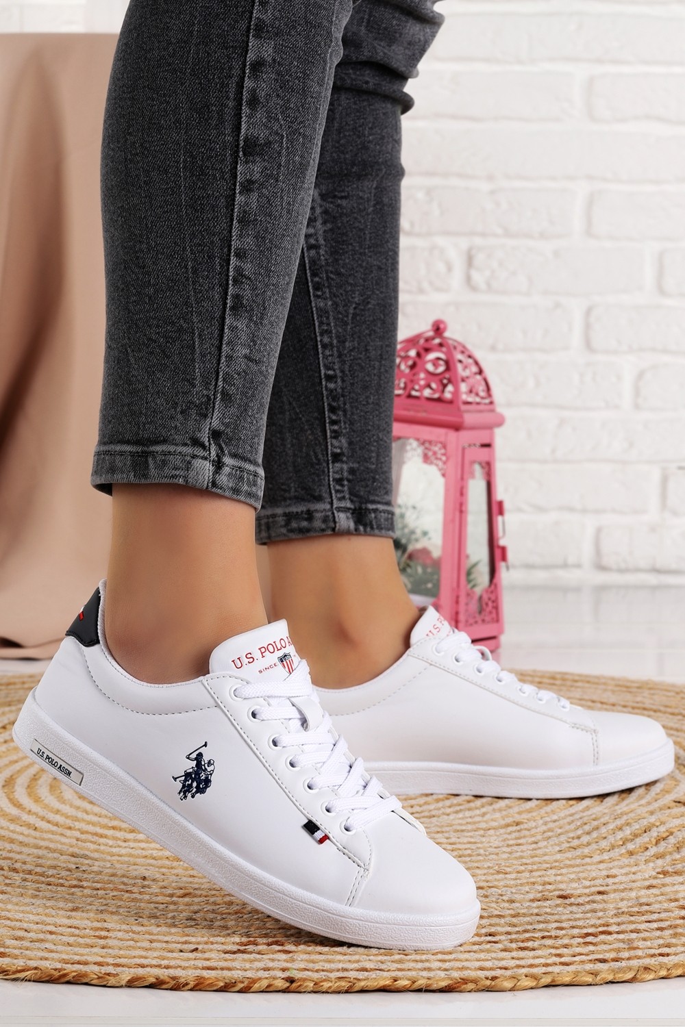 U.S. Polo Assn. Kadın Spor Ayakkabı Beyaz Mikrofiber Tabanlı Düz Topuklu Yürüyüş İçin görsel 2