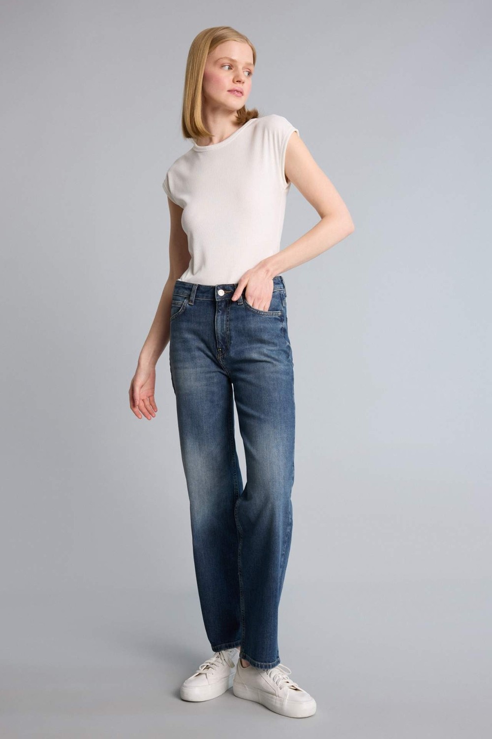 DeFacto Comfort Straight Yüksek Bel Düz Paça Bilek Boy Jean Pantolon H2109AX26SM görsel 3