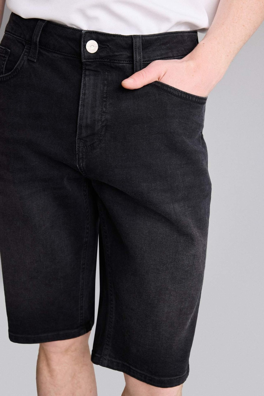 DeFacto Regular Fit Kemerli Bel Jean Bermuda Şort G8662AX26SM görsel 4
