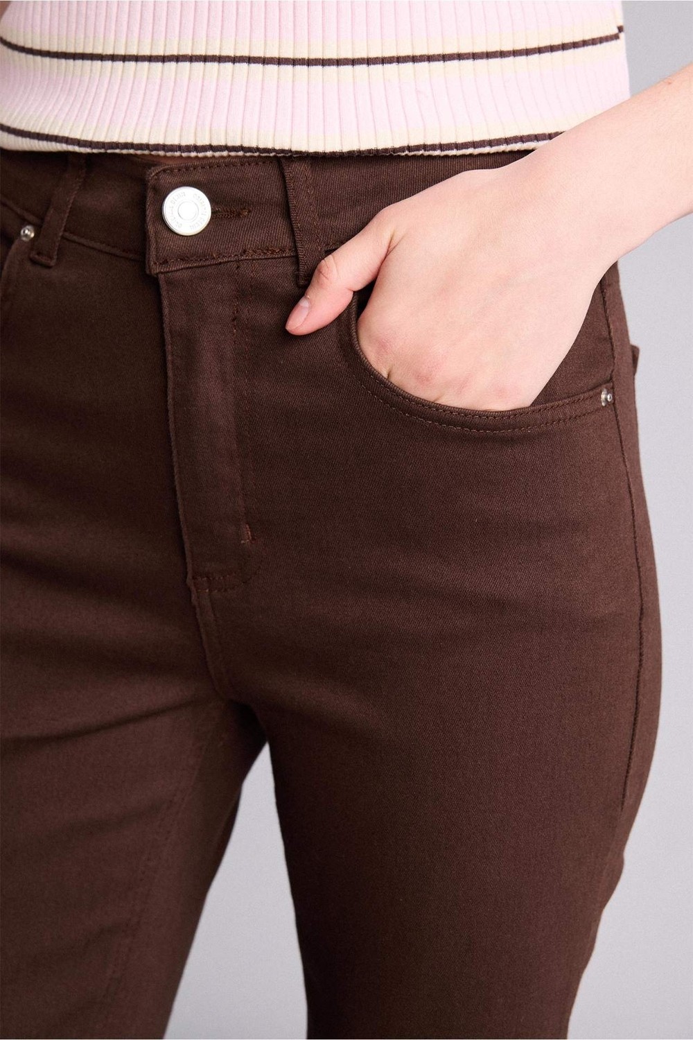 DeFacto %100 Pamuk Crop Flare Fit Yüksek Bel Bilek Boy Jean Pantolon H8501AX26SP görsel 4