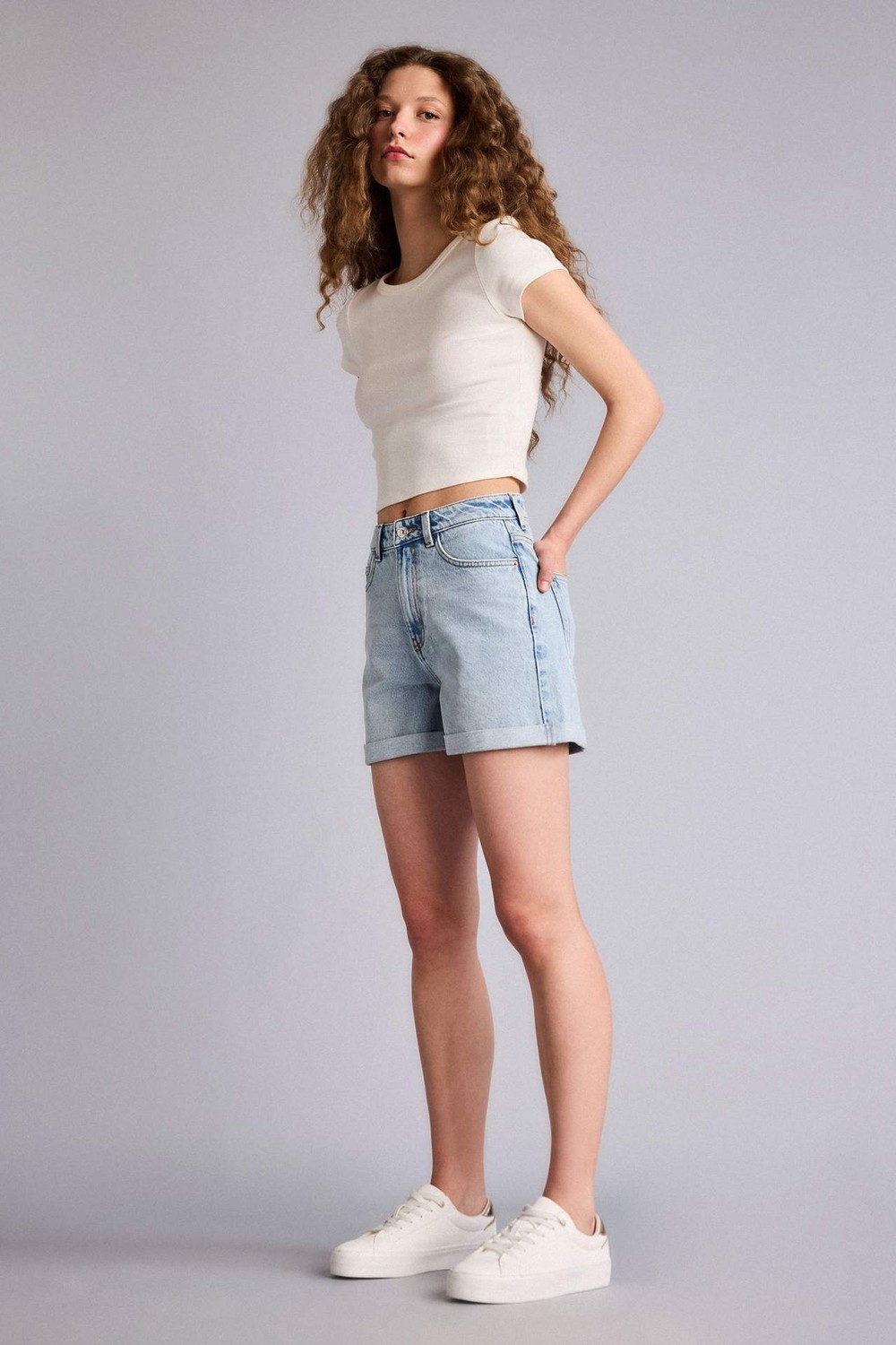DeFacto %100 Pamuk Mom Fit Yüksek Bel Jean Şort H0637AX26SM görsel 2
