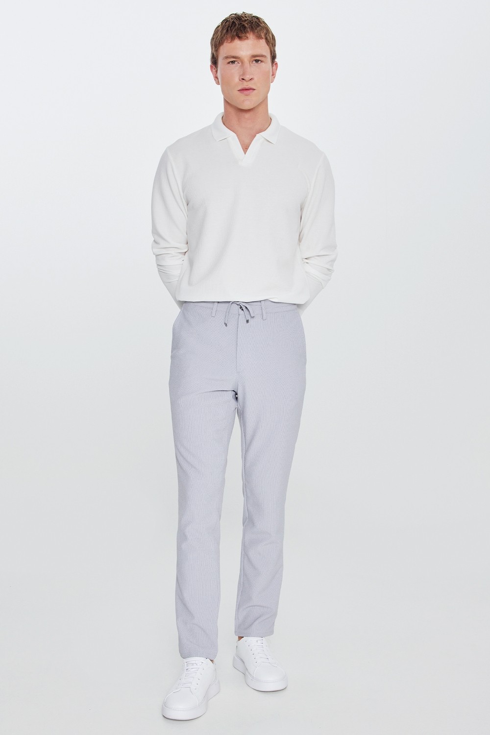 Altınyıldız Classics Erkek Siyah Slim Fit Dar Kesim Beli Bağlamalı Yan Cepli Casual Jogger Pantolon görsel 4