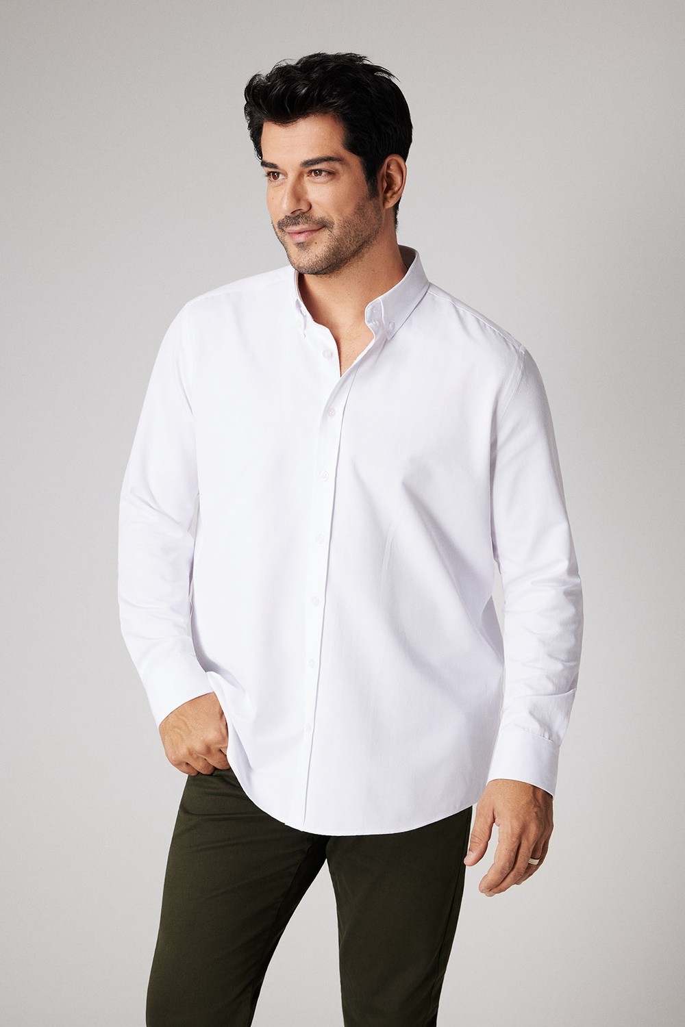 Altınyıldız Classics Erkek Beyaz Kolay Ütülenebilir Slim Fit Dar Kesim Oxford Düğmeli Yaka Armürlü Pamuklu Gömlek görsel 2
