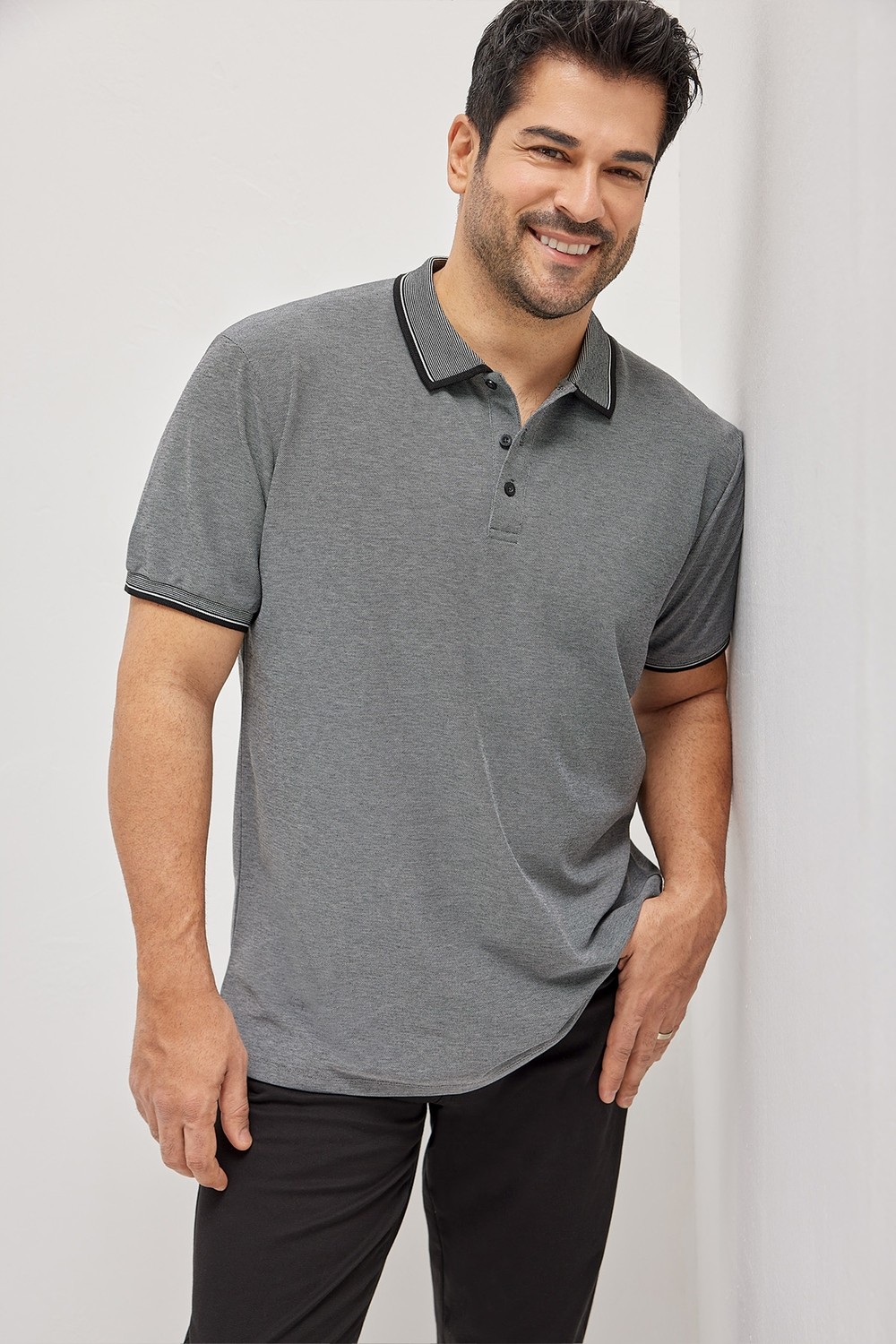 Altınyıldız Classics Erkek Çekmeyen Pamuklu Kumaş Slim Fit Dar Kesim Simsiyah Kıvrılmaz Polo Yaka T-shirt