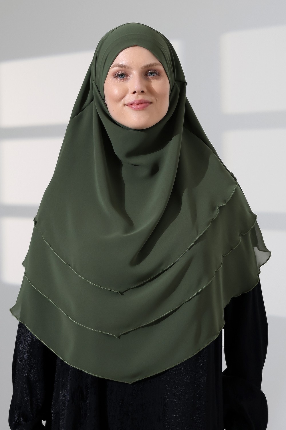 İhvan Online Tesettür Şifon Peçeli Üç Katlı Oval Sufle Khimar, Pratik Hijab Şal - Haki Yeşil (ZN1704) görsel 6