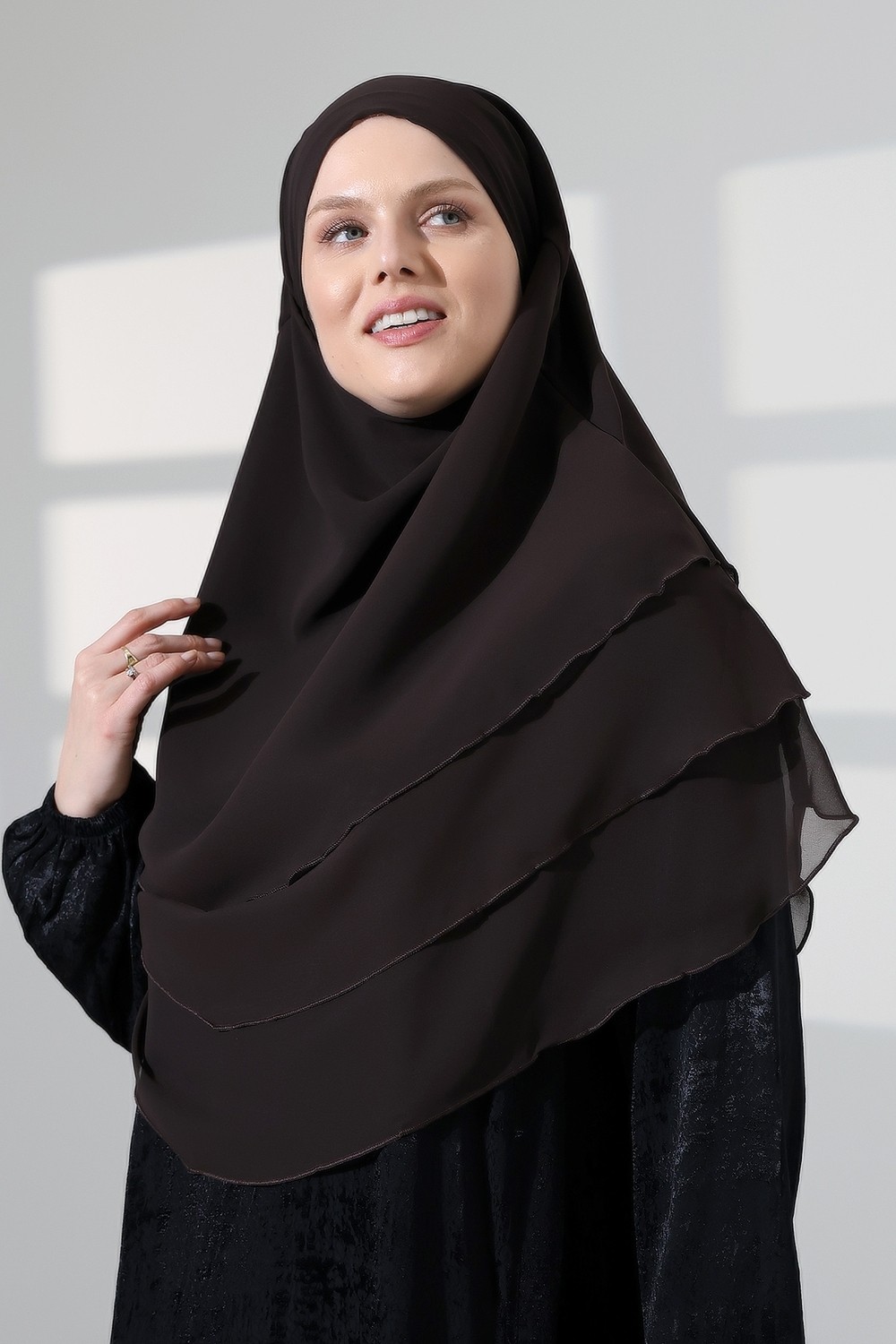 İhvan Online Tesettür Şifon Peçeli Üç Katlı Oval Sufle Khimar, Pratik Hijab Şal - Haki Yeşil (ZN1704)