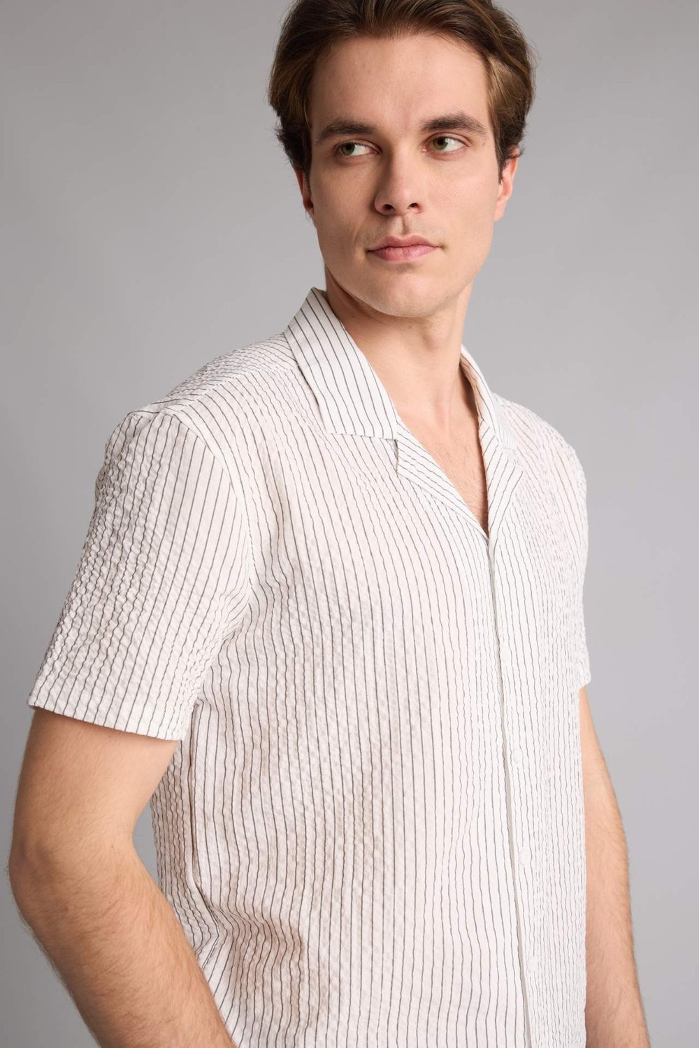 DeFacto Modern Fit Apaş Yaka Kısa Kollu Haki Gömlek I1705AX26SM