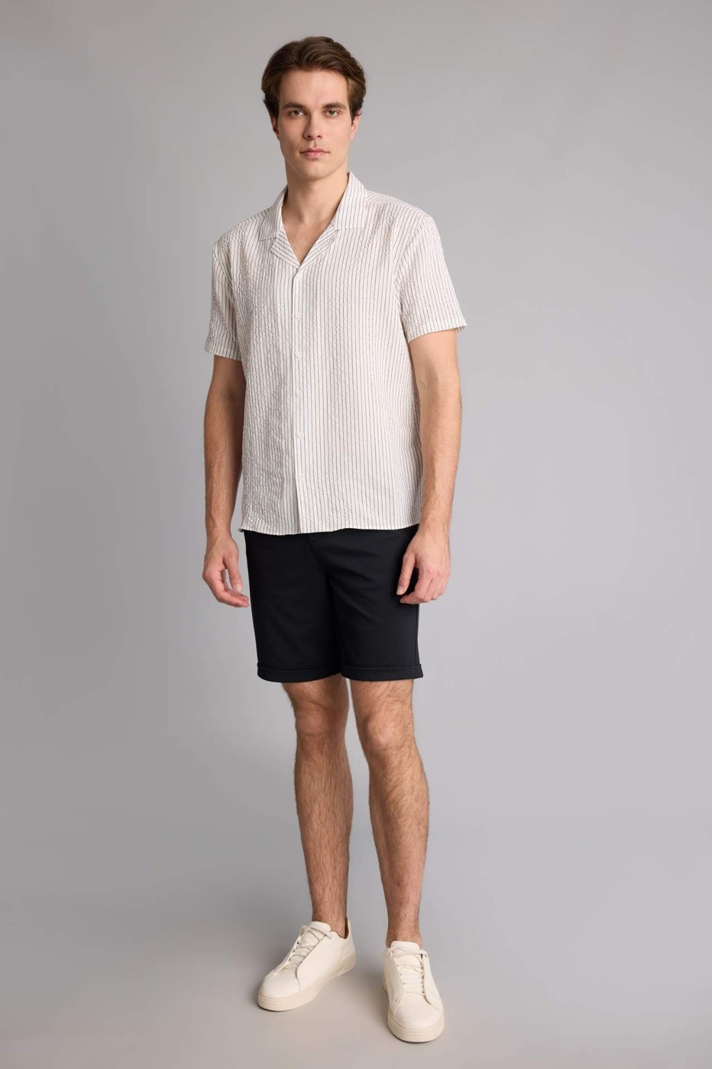 DeFacto Modern Fit Apaş Yaka Kısa Kollu Haki Gömlek I1705AX26SM görsel 2