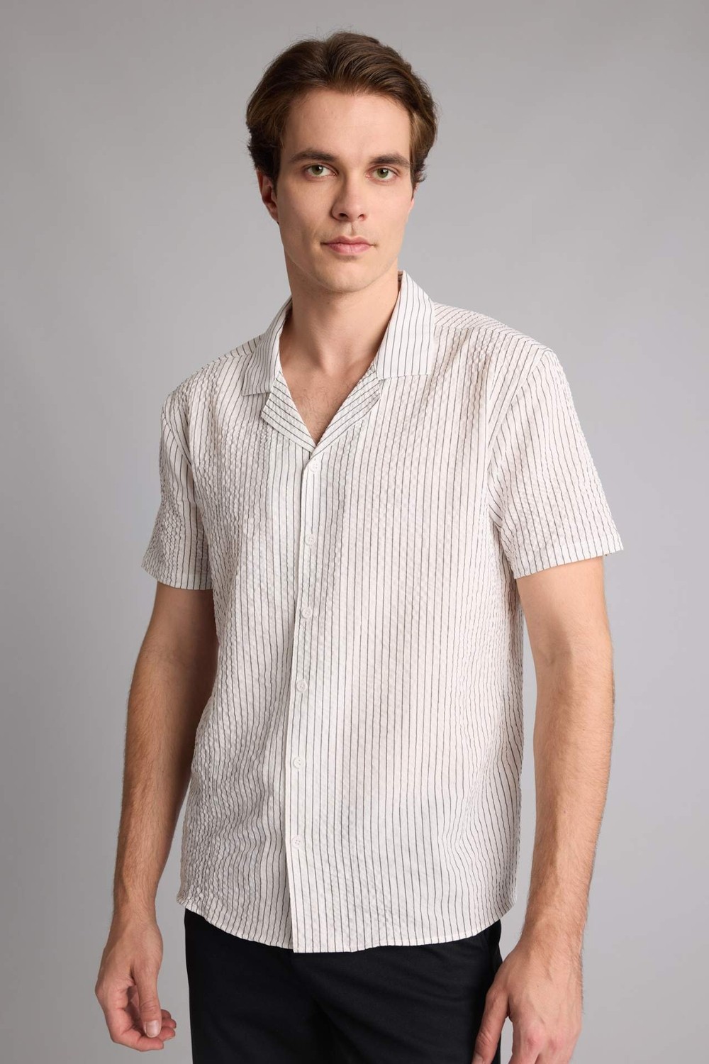 DeFacto Modern Fit Apaş Yaka Kısa Kollu Haki Gömlek I1705AX26SM görsel 3