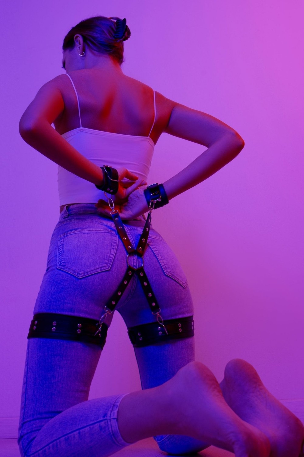 Amour Fashion Fantazi Aksesuar Çapraz Bağlantı ve Kelepçeli Baldır Destekli