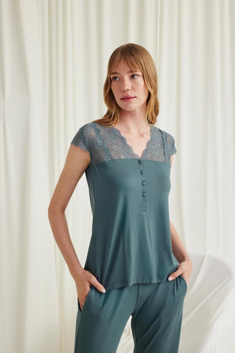MiraLive Yakası Kolu ve Omzu Dantelli Önü Düğmeli Pijama Takımı görsel 5
