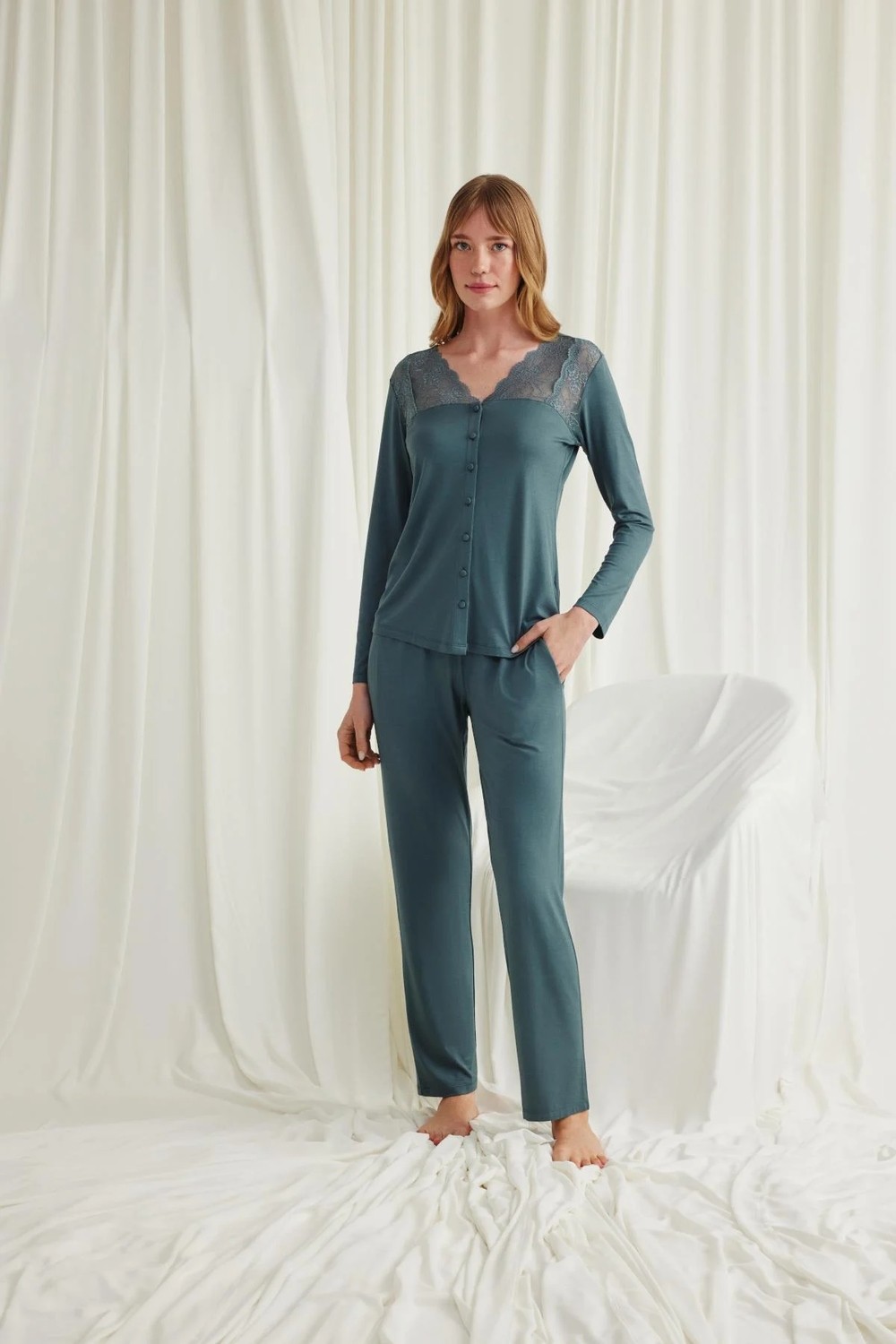 MiraLive Yakası Omzu ve Paçası Dantelli Boydan Düğmeli Pijama Takımı görsel 4