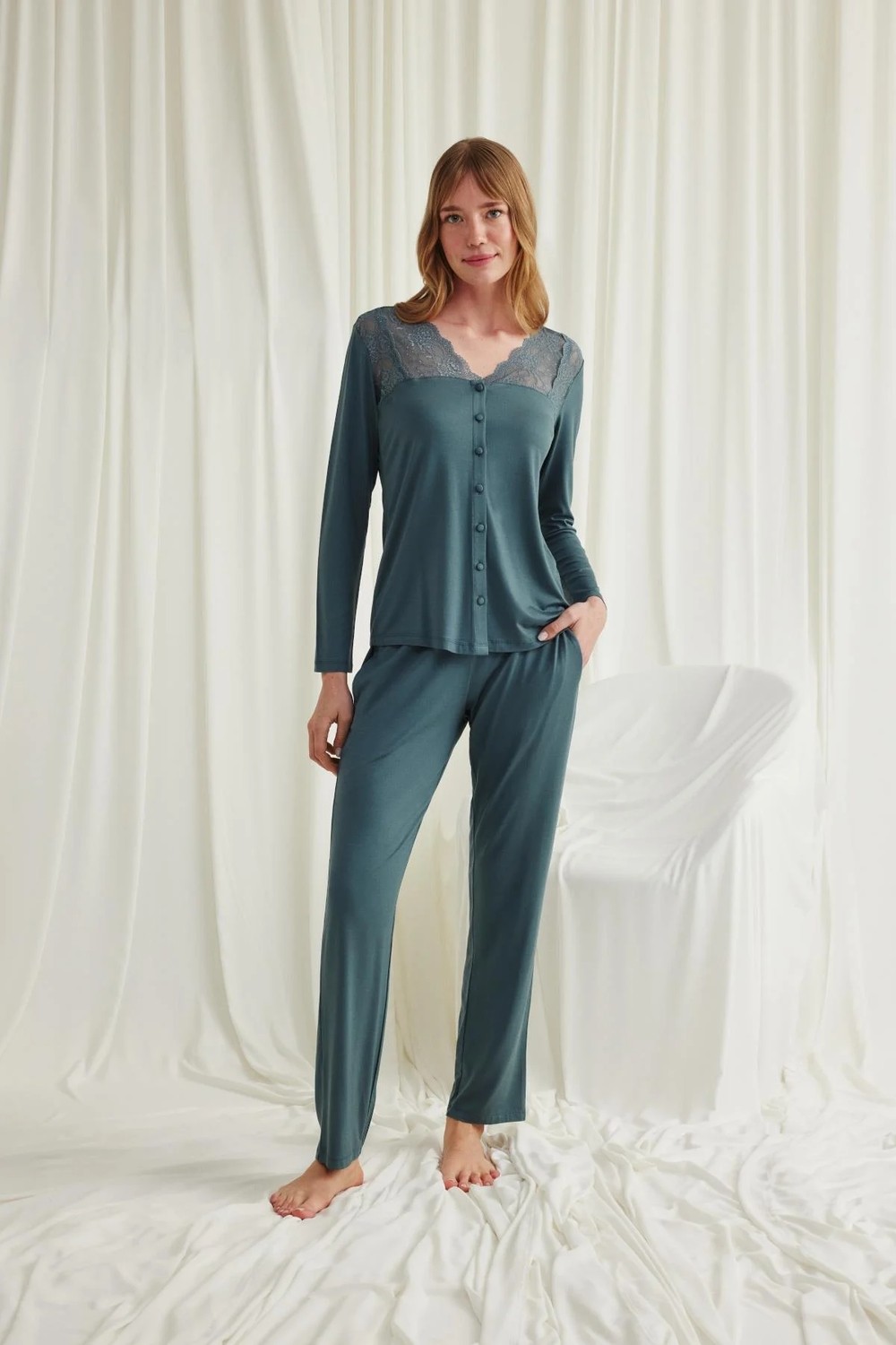 MiraLive Yakası Omzu ve Paçası Dantelli Boydan Düğmeli Pijama Takımı görsel 5