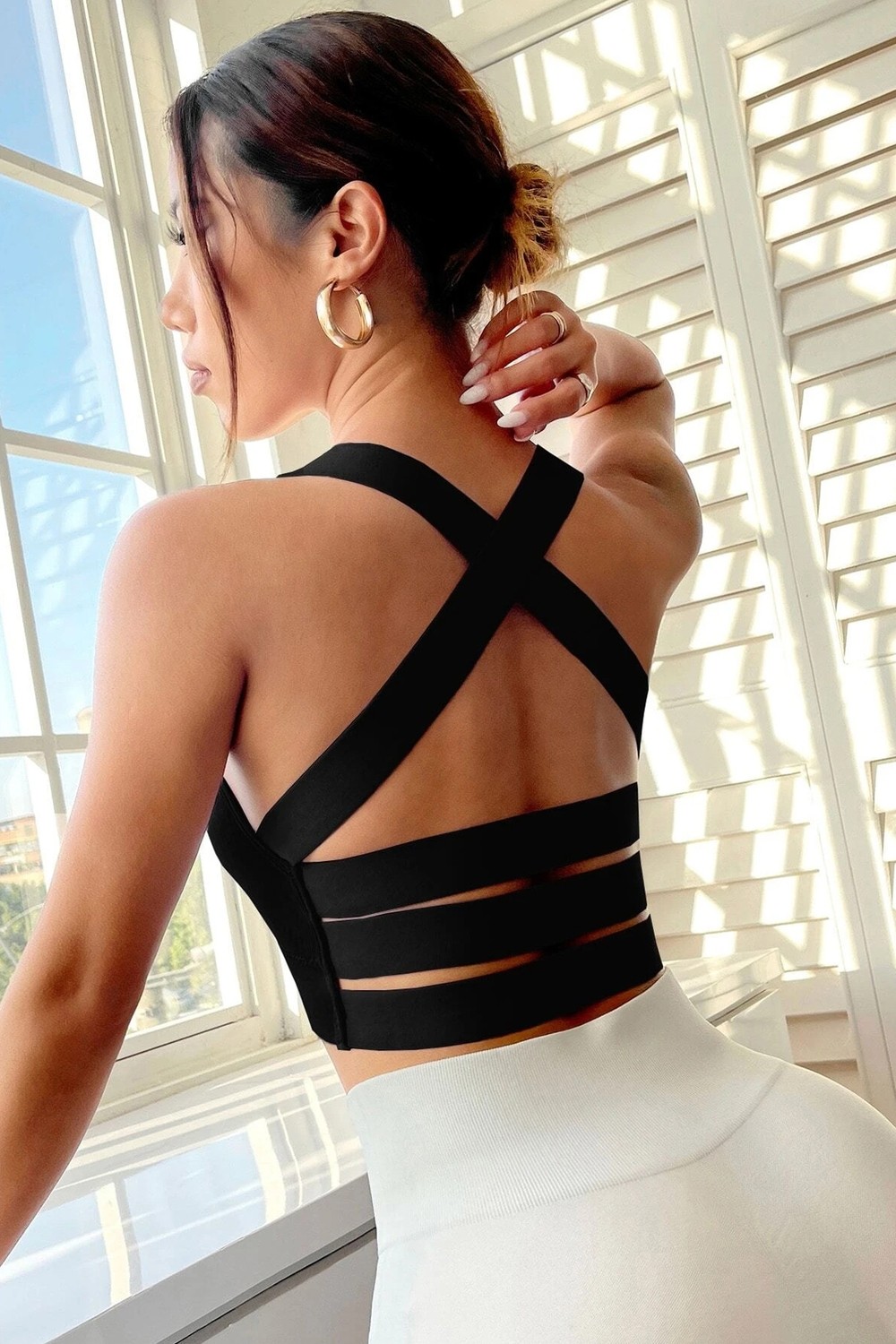 Bnchic Kadın Siyah Sırtı Çapraz Lastik Detaylı Crop Top Bluz görsel 3