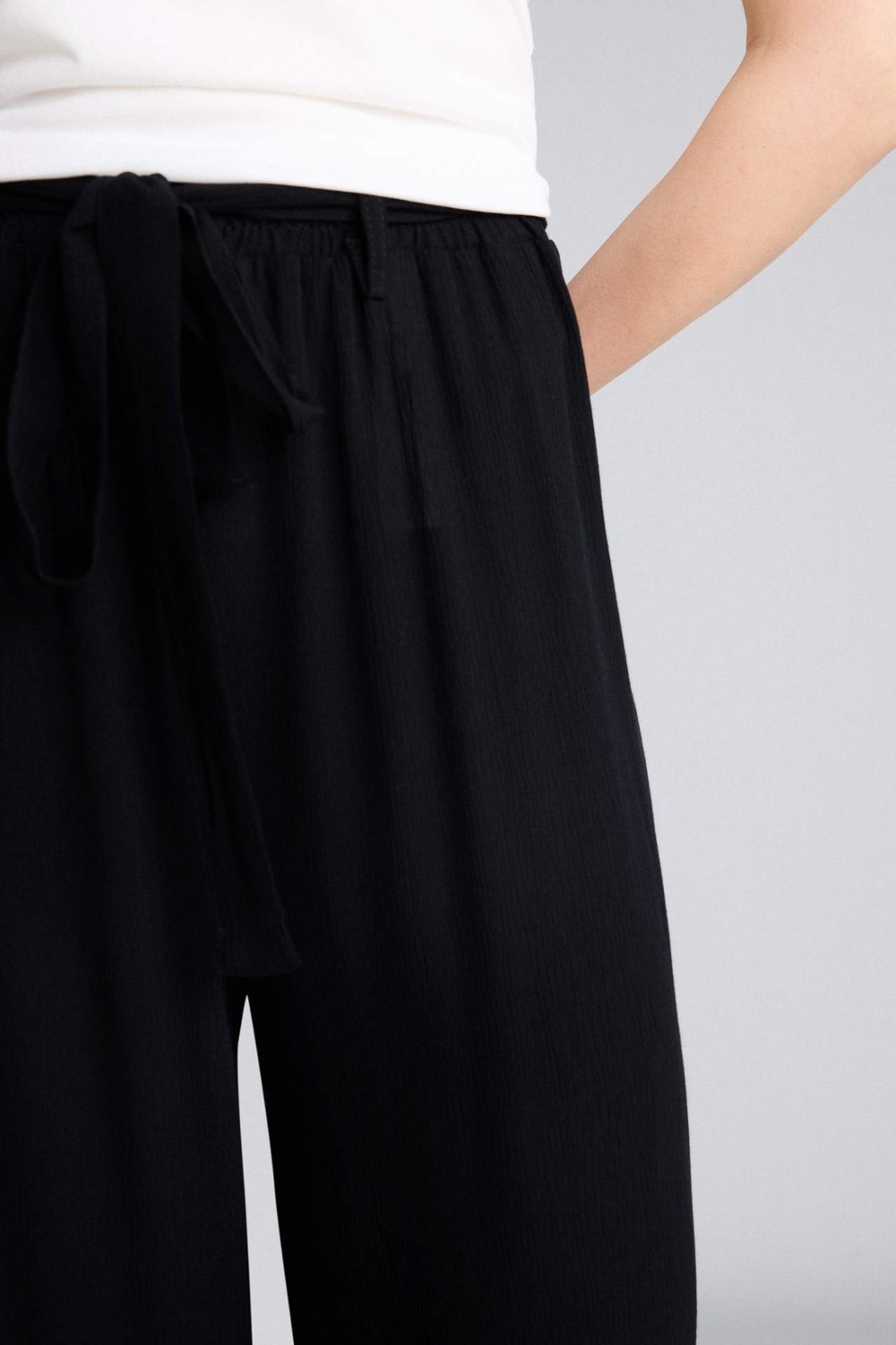 DeFacto Culotte Geniş Paça Krinkıl Viskon Kapri C9565AX26SM görsel 4