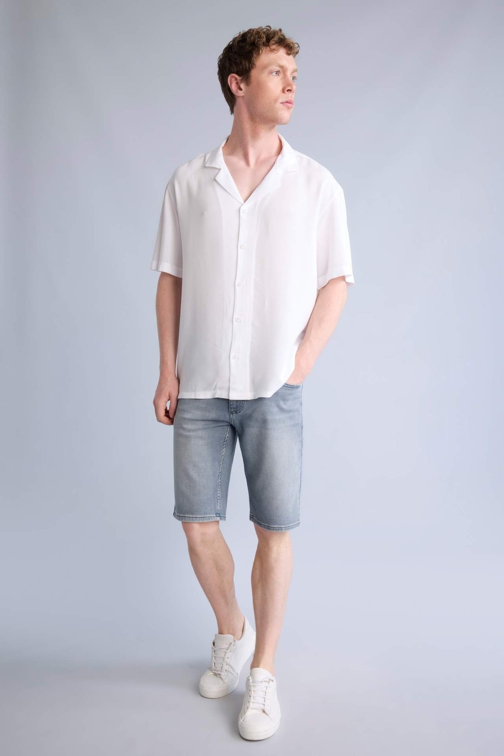 DeFacto Ultra Yumuşak Slim Fit Jean Bermuda Şort H8490AX26SM görsel 2