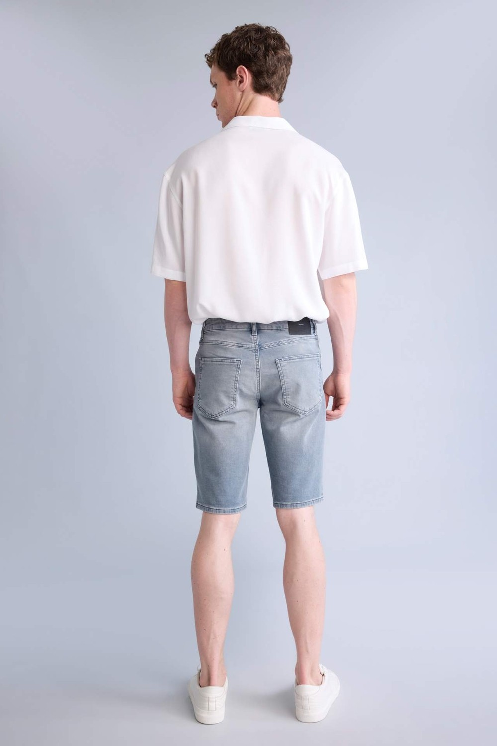 DeFacto Ultra Yumuşak Slim Fit Jean Bermuda Şort H8490AX26SM görsel 6