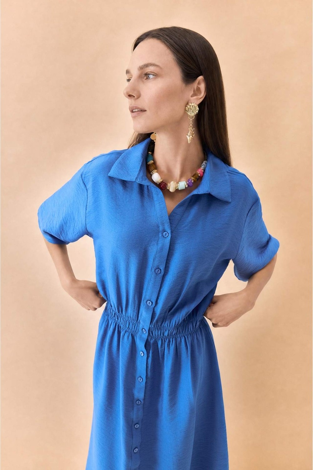 DeFacto Regular Fit Gömlek Yaka Beli Büzgülü Kısa Kollu Midi Elbise H6196AX26HS görsel 2