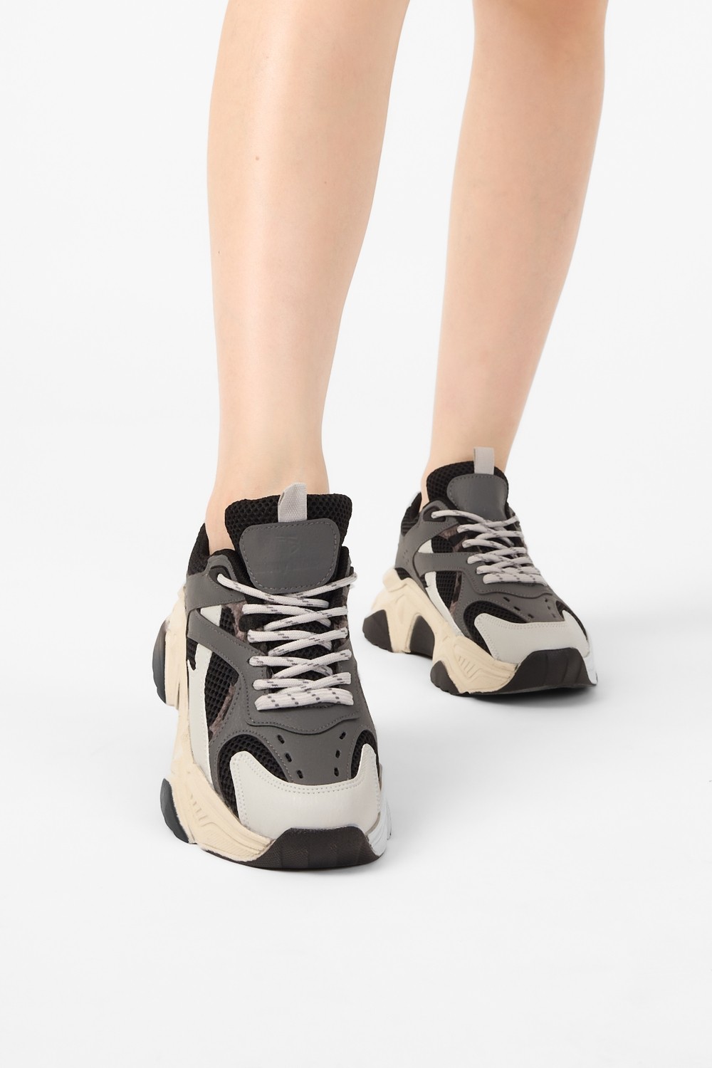 Tonny Black Kadın Beyaz Rahat Kalıp Poli Taban Bağcıklı Sneaker