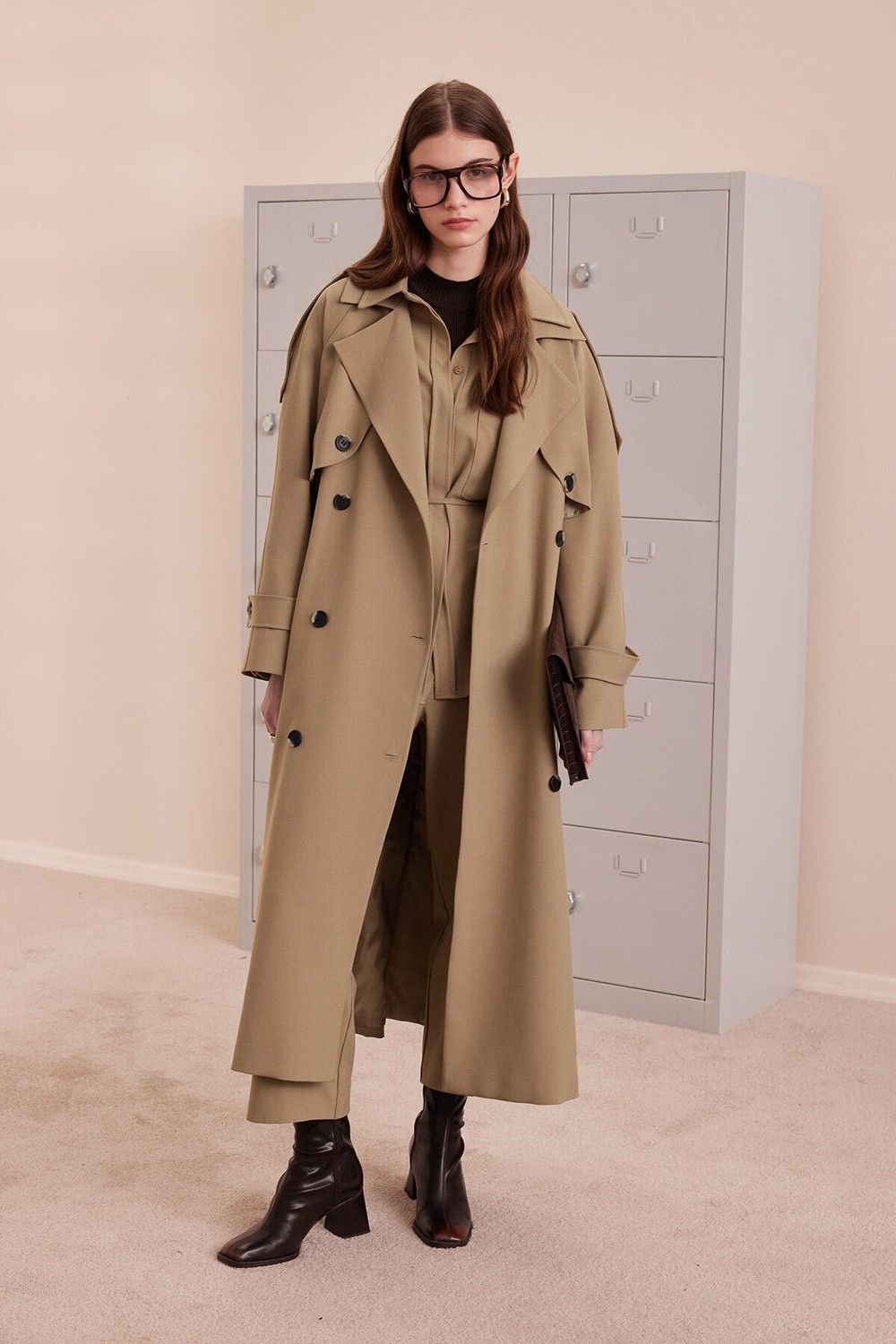Manuka Kadın Oversize Bej Maxi Trençkot, Kruvaze Kapamalı, Rüzgarlık ve Apolet Detaylı, Astarlı Şık Tasarım