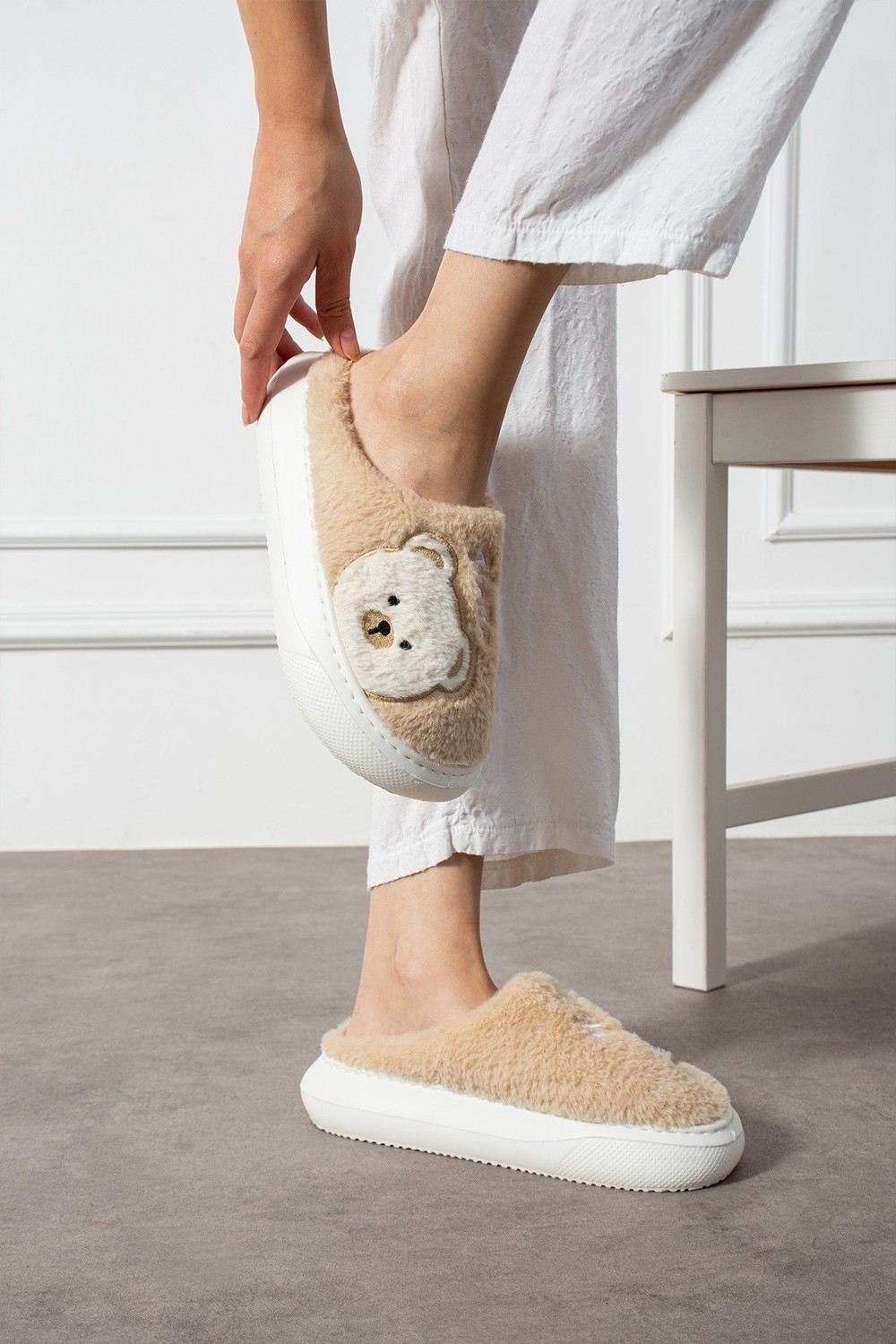 Polomia Comfort Poppy Paris Kadın Sevimli Ayıcık Figürü Desen Peluşlu Hafif Kaymaz Eva Taban Kışlık Terlik görsel 3