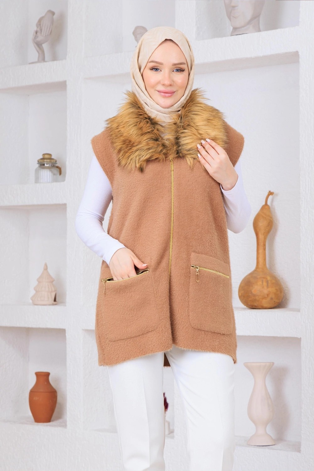 Esma Gündoğdu Kürklü Angora Yelek Bisküvi görsel 2