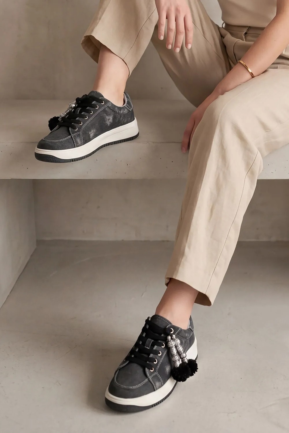 Marjin Kadın Sneaker Kalın Taban Denim Çıkarılabilir Boncuklu Tokalı Spor Ayakkabı Porento Siyah Kot görsel 4
