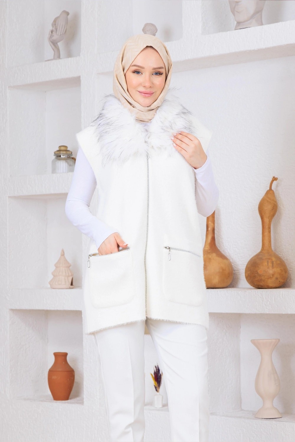 Esma Gündoğdu Kürklü Angora Yelek Ekru görsel 2