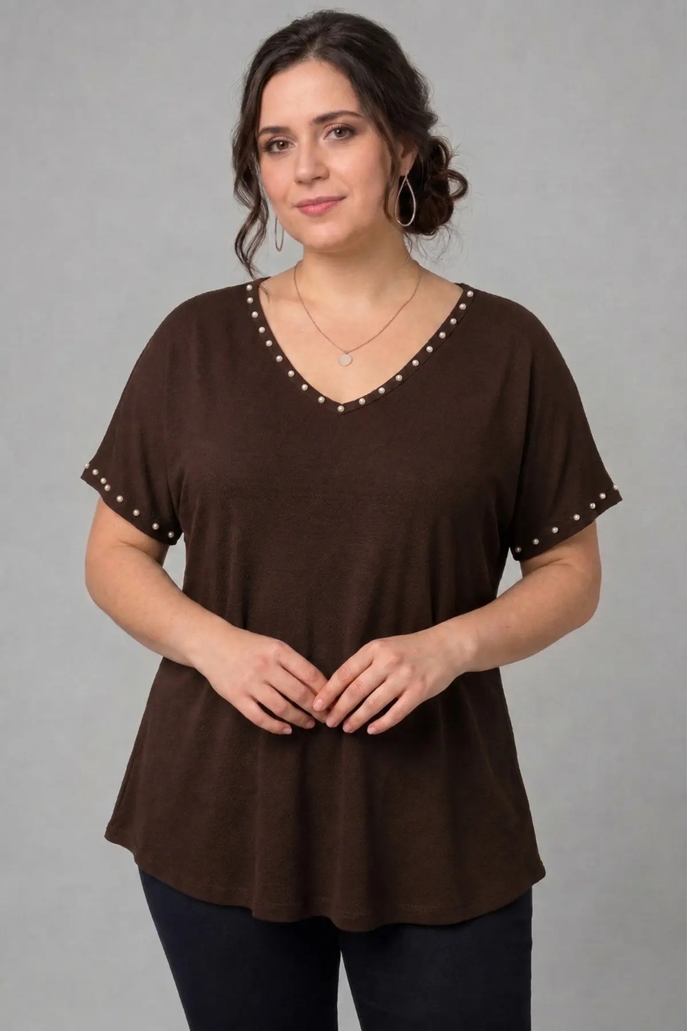 Curvy Trend Büyük Beden Yaka ve Kol Ucu Inci Işlemeli V Yaka Kısa Kol Geniş Etekli Bluz görsel 5