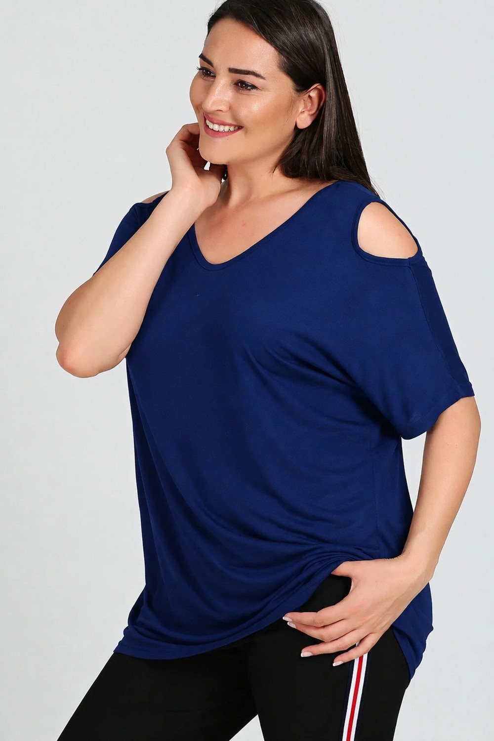 Curvy Trend Büyük Beden Omuzu V Pencere Kısa Kol Bluz Siyah görsel 8