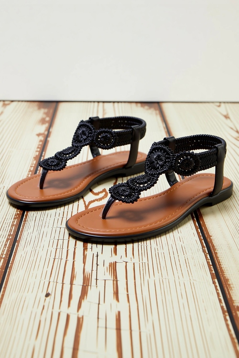 Benerly Kadın Hasır T-Strap Düz Tabanlı Yazlık Sandalet Bilekten Bağlamalı Rahat Kesim Günlük Modern Şık