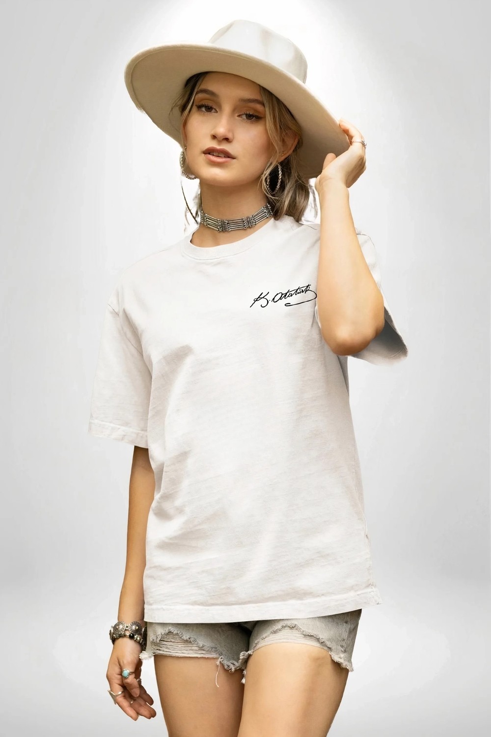 Tarz Yeri 30 Ağustos Zafer Bayramı Atatürk Temalı Oversize Bisiklet Yaka T-Shirt - Beyaz