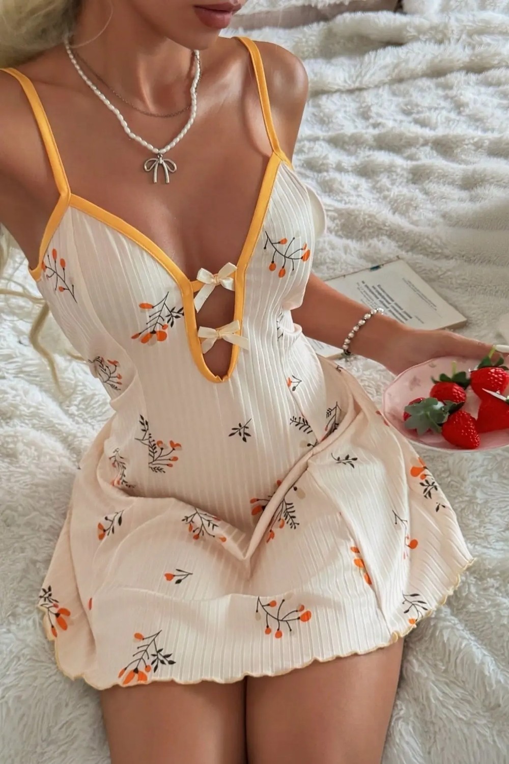 Bella Notte Romantik Ekru Hardal Çiçek Desenli Fiyonk Detaylı Gecelik